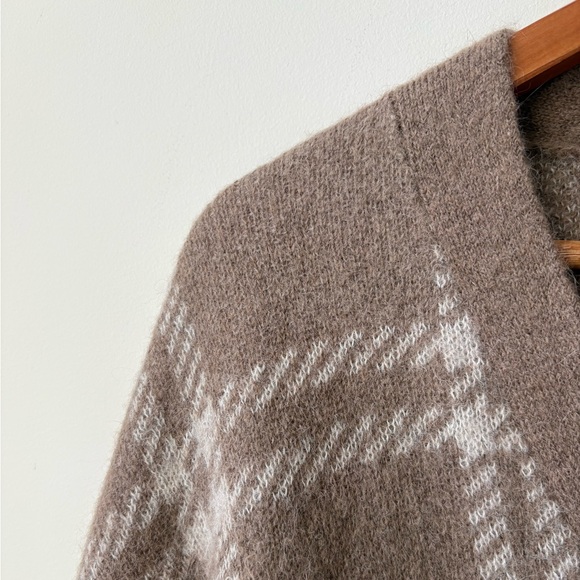 Everlane Alpaca V Neck Cropped Cardigan - Picture 7 of 13